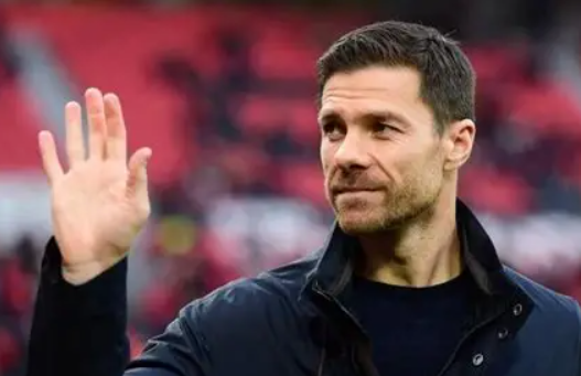 皇马换帅风波起，阿隆索下课阿韦洛亚上任，曼城抛出橄榄枝