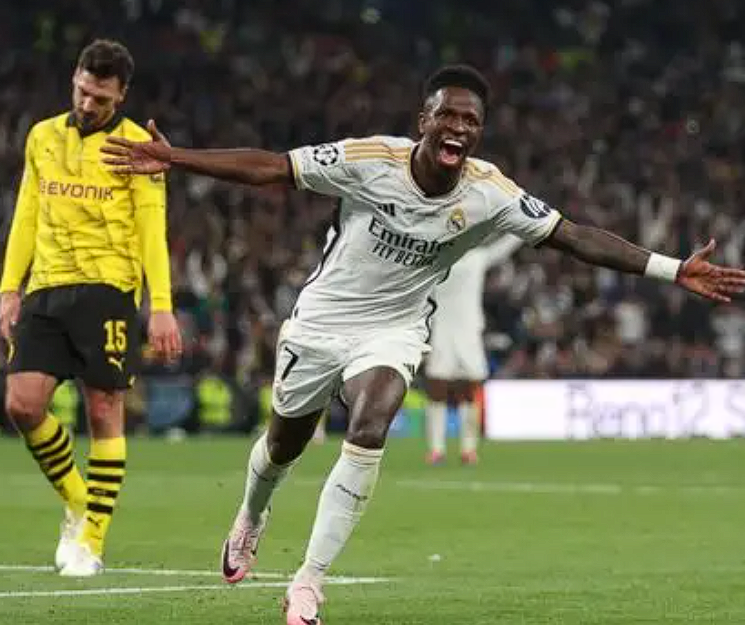 内马尔与维尼修斯：赛场闪耀与趣味庆祝的联动